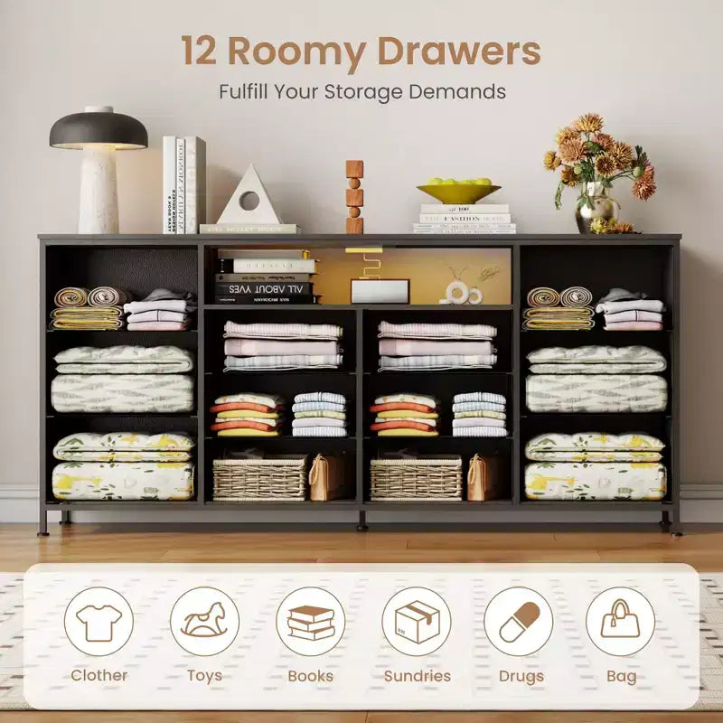 Meuble TV de 63 po pour téléviseurs jusqu'à 75 po - Commode en tissu avec station de recharge, lumières DEL, étagères ouvertes, commode à 12 tiroirs