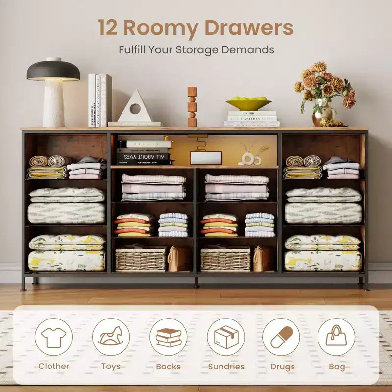 Meuble TV de 63 po pour téléviseurs jusqu'à 75 po - Commode en tissu avec station de recharge, lumières DEL, étagères ouvertes, commode à 12 tiroirs
