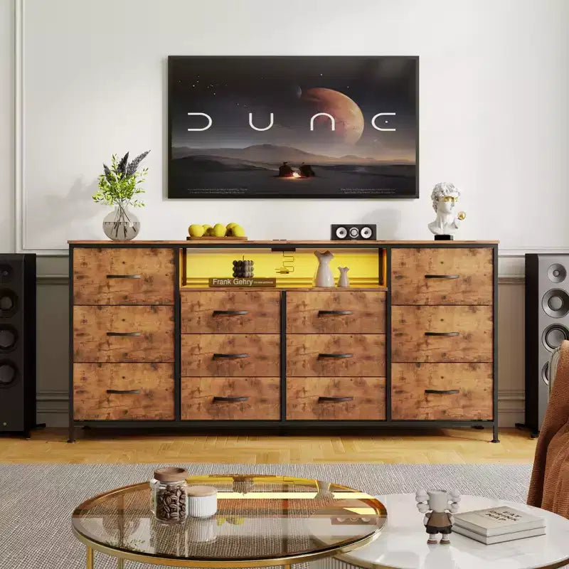 Meuble TV de 63 po pour téléviseurs jusqu'à 75 po - Commode en tissu avec station de recharge, lumières DEL, étagères ouvertes, commode à 12 tiroirs