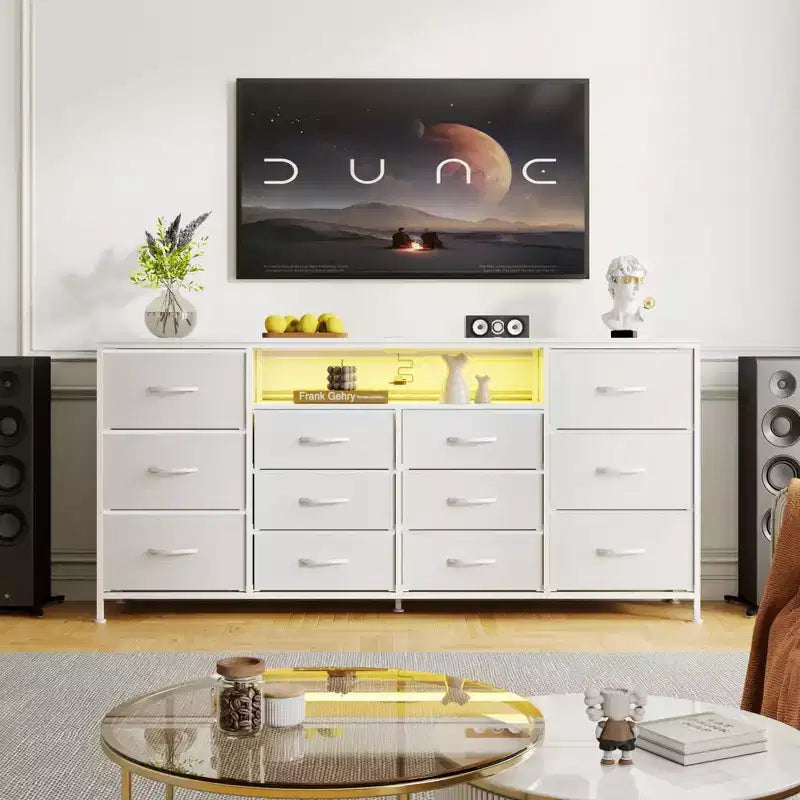Meuble TV de 63 po pour téléviseurs jusqu'à 75 po - Commode en tissu avec station de recharge, lumières DEL, étagères ouvertes, commode à 12 tiroirs