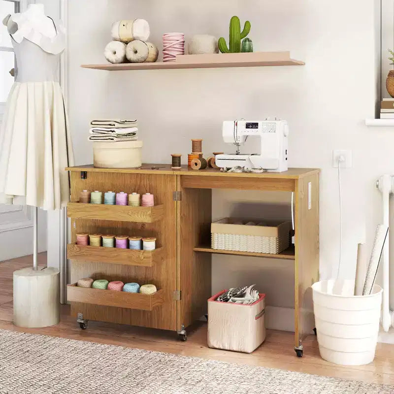 Table de couture pliable avec roulettes et 3 bacs de rangement et station de charge Blanc/Naturel/Marron