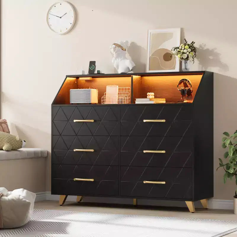 Commode noire éclairée à 6 tiroirs avec station de charge et étagère de rangement, commode en bois avec pieds en métal pour chambre à coucher ou salon