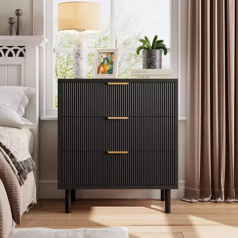 Commode à 3 tiroirs cannelés noirs larges de 70 cm, commode de rangement en bois avec pieds en métal et dispositif anti-basculement