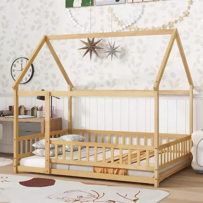 Lit cabane pour enfants taille réelle, lit au sol en bois massif, lit Montessori au sol avec barrière et toit, (Grand lit, Naturel)