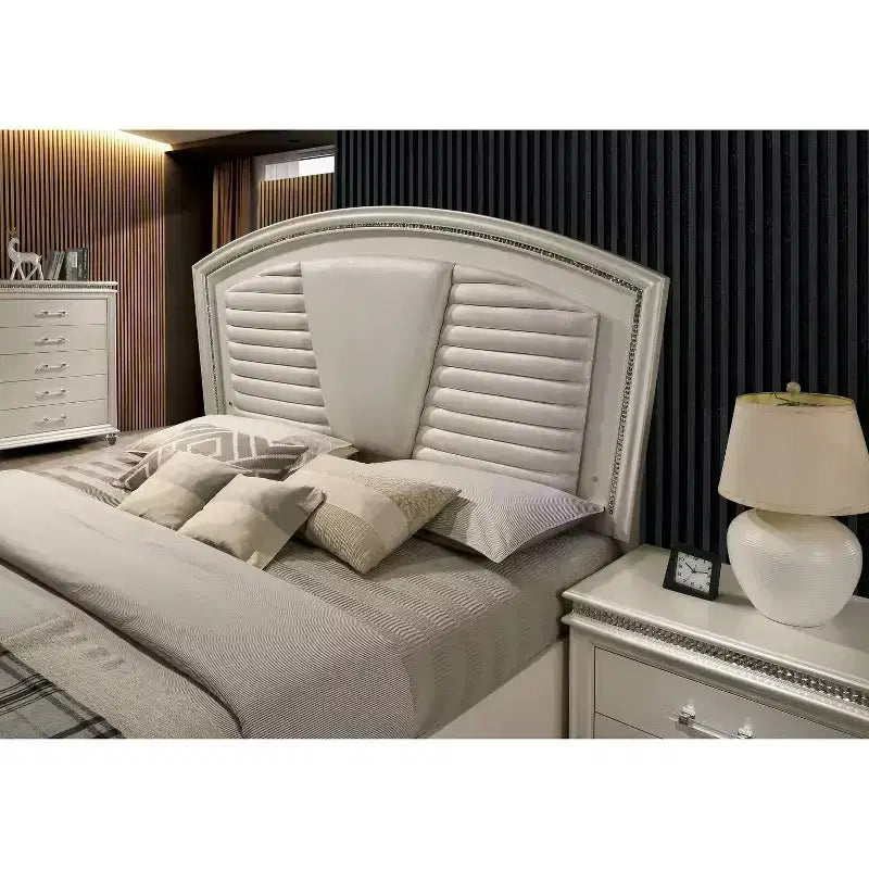 Lit plateforme California King 2 tiroirs blanc : lumière LED, faux cristal, design moderne